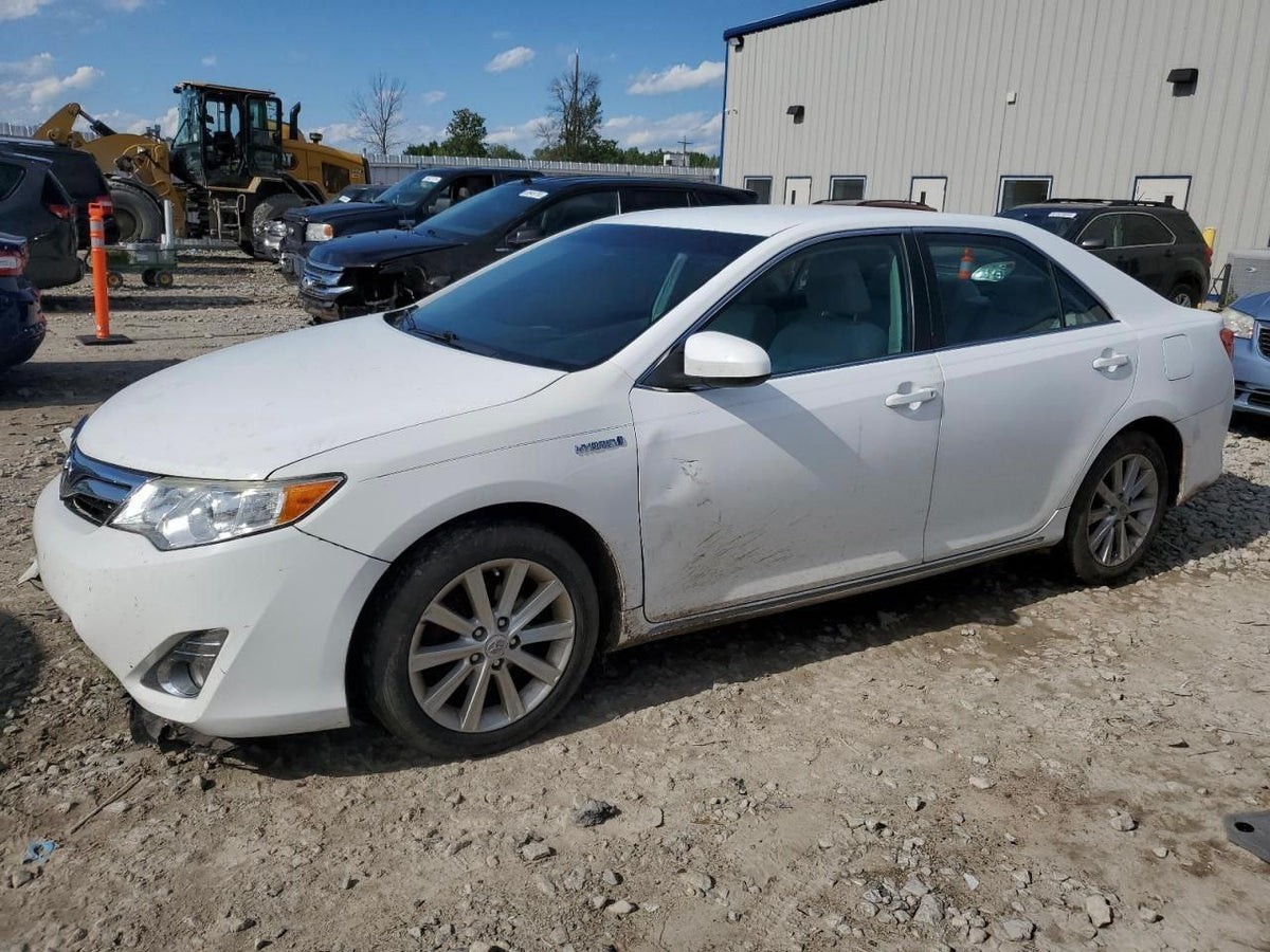 2014 Toyota Camry | White | 2.5L Hybrid | VIN: 4T18F1FK0ER394333