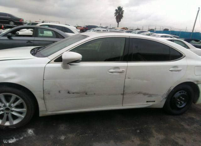 2014 Lexus ES300h | White | 2.5L | VIN: 2T2BK1BAXFC276601