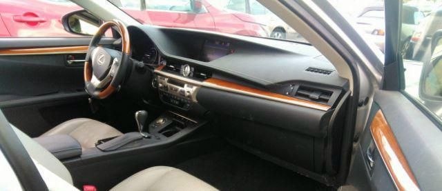 2014 Lexus ES300h | White | 2.5L | VIN: JTHBW1GGXE2056411