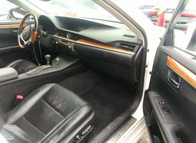 2014 Lexus ES300h | White | 2.5L | VIN: 2T2BK1BAXFC276601