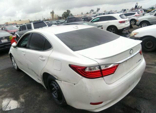 2014 Lexus ES300h | White | 2.5L | VIN: 2T2BK1BAXFC276601