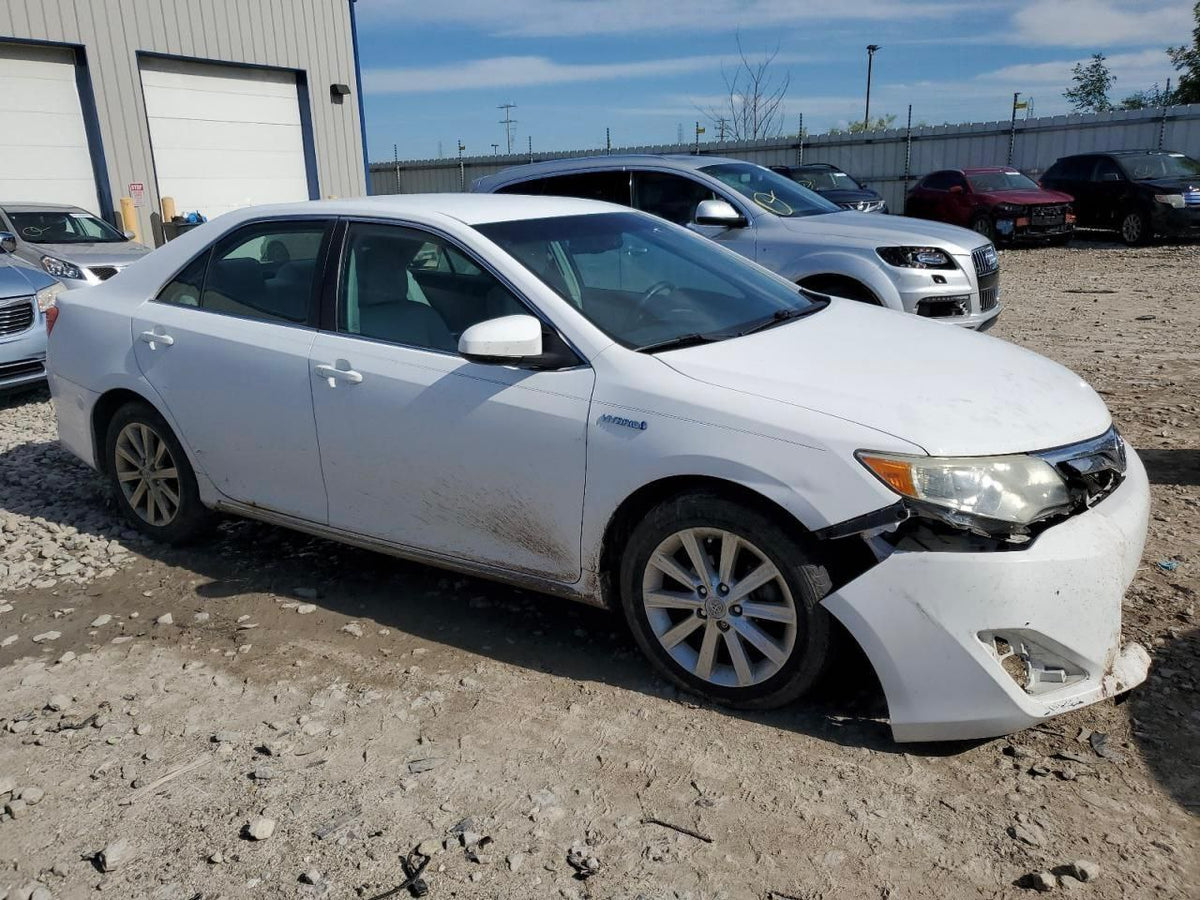 2014 Toyota Camry | White | 2.5L Hybrid | VIN: 4T18F1FK0ER394333