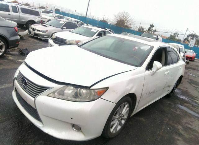 2014 Lexus ES300h | White | 2.5L | VIN: 2T2BK1BAXFC276601
