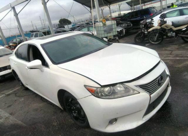 2014 Lexus ES300h | White | 2.5L | VIN: 2T2BK1BAXFC276601