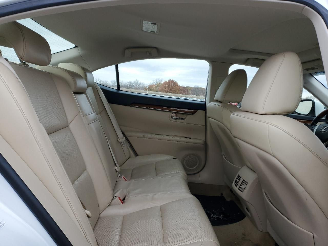 2014 Lexus ES300h | White | 2.5L FWD | VIN: JTHBK1GG5E2129096